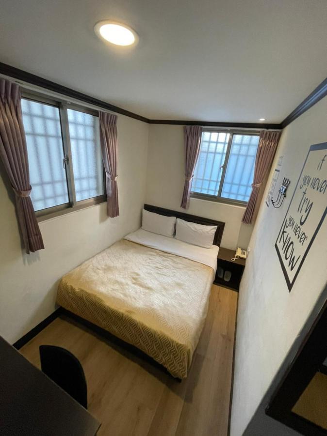Holiday Business Hotel Taitung Exterior photo