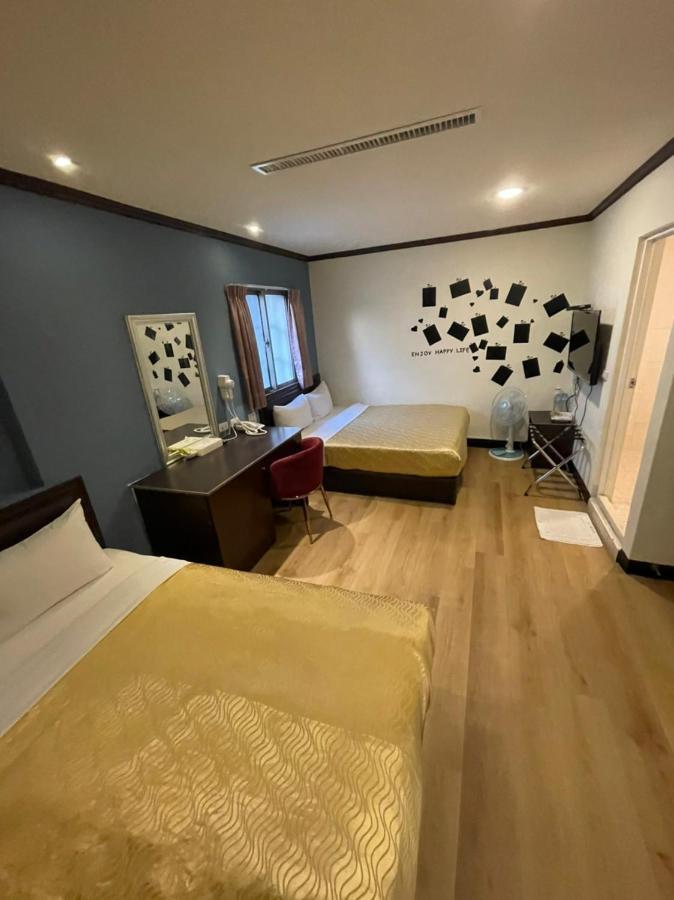 Holiday Business Hotel Taitung Exterior photo