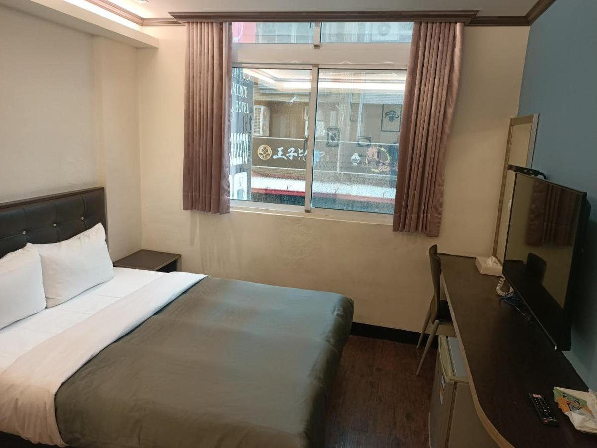 Holiday Business Hotel Taitung Exterior photo